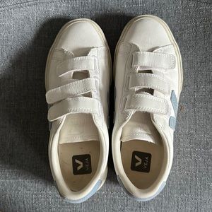 Veja Recife Leather, Size 7.5 W